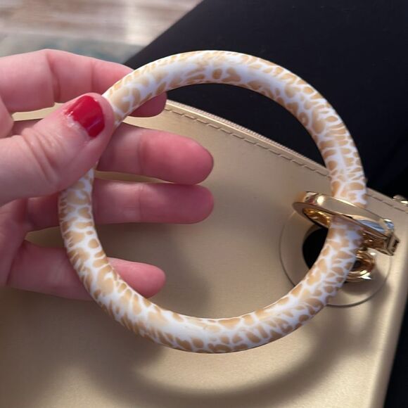 NWOT Oventure Silicone Big O Key Ring w/Large Silicone Pouch -Gold - Picture 9 of 10